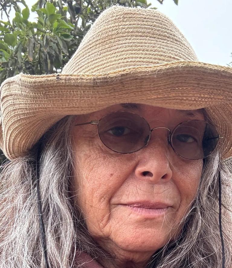 b9767c12-bbd5-43bc-97d6-ac9610932df7-768x885 1